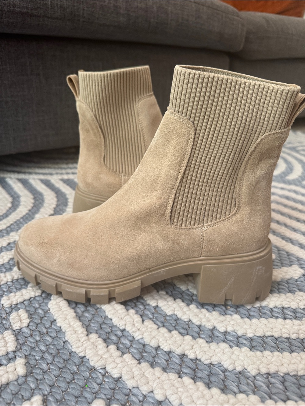 Steve Madden Hayle Sand Suede Chelsea Lug Sole Platform Ankle Boots Size 10